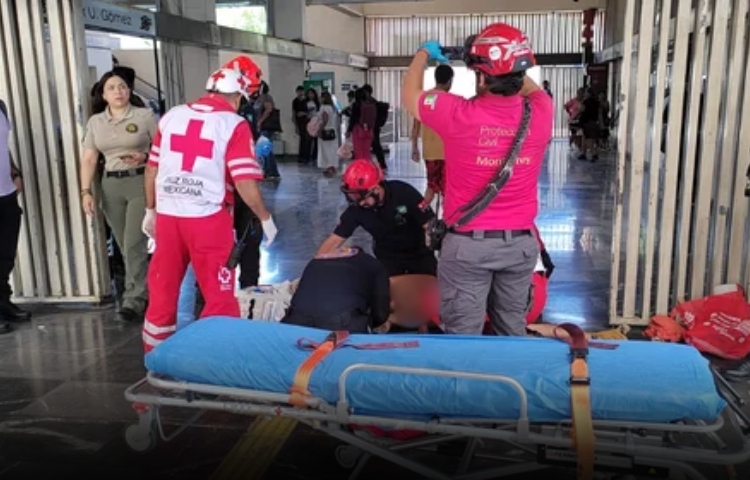 Hombre es atacado con arma blanca en el Metro de Monterrey