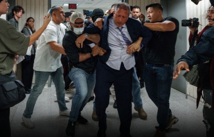 ICE arresta a candidato a la alcaldía de Nueva York por intervenir en defensa de inmigrante