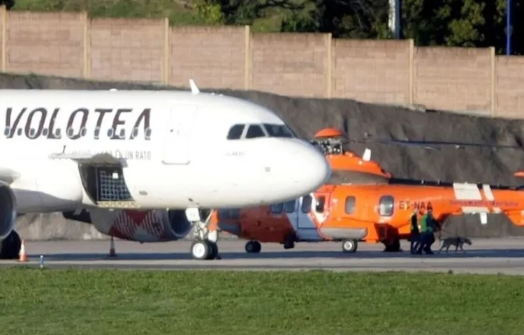 Hombre muere al ser succionado por motor de avión en aeropuerto de Milán