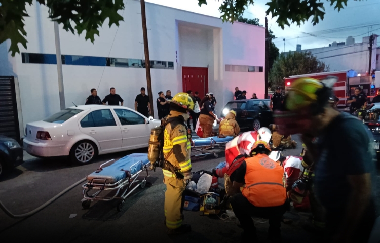 Fuego en casa de San Pedro deja dos víctimas mortales y un herido grave