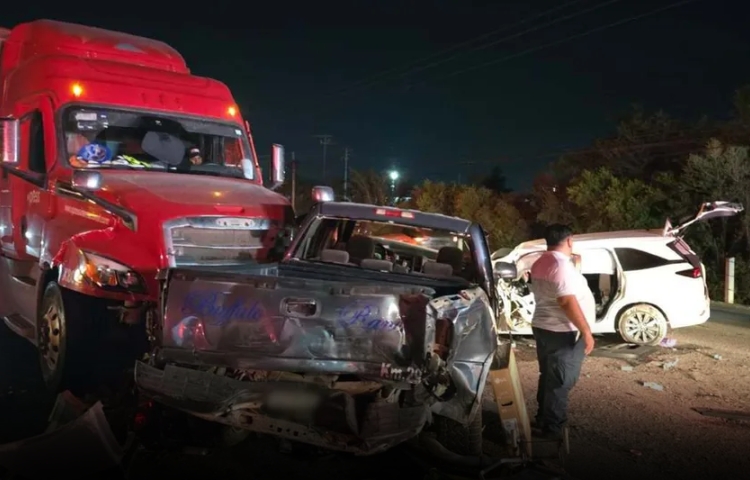 Accidente con tráiler en Ciénega de Flores deja 12 lesionados