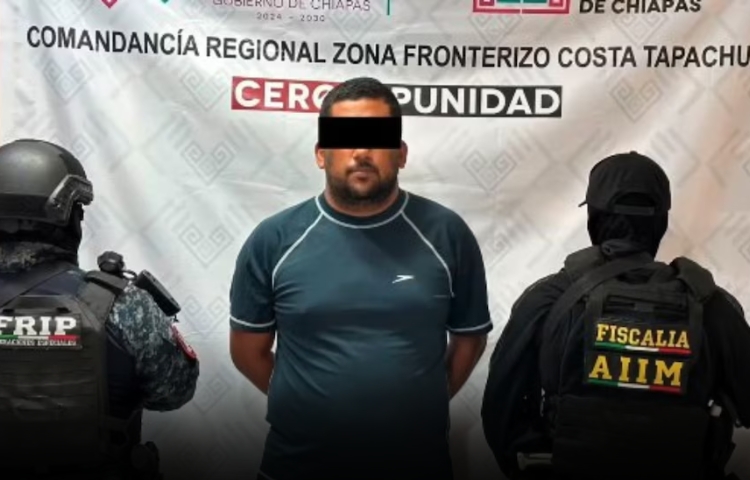 Maestro es detenido luego de que alumna denunciara acoso en su discurso de graduación