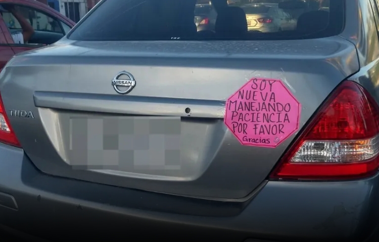 Joven avisa que es nueva al volante y protagoniza accidente en Torreón