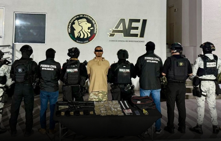 Detienen a hombre armado con droga en operativo al poniente de Monterrey