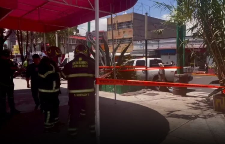 Autoridades hallan cadáver en coladera de Iztapalapa; investigan causa de muerte