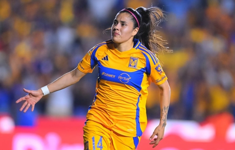 Lizbeth Ovalle rompe récord y se convierte en la venta millonaria del futbol femenil