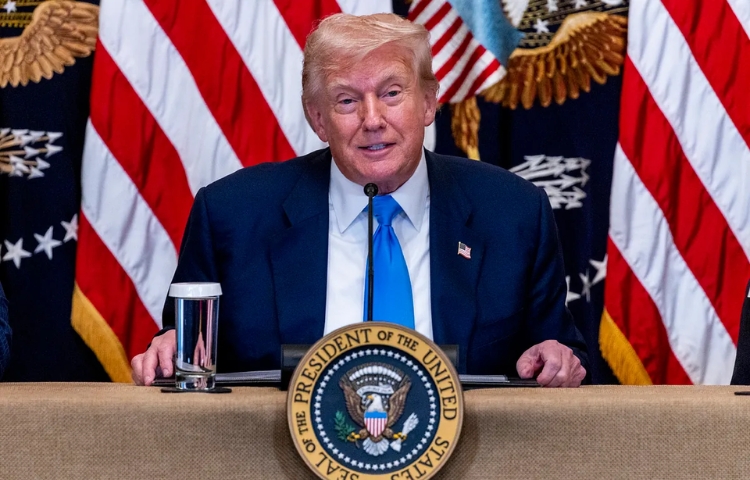 Trump exige a farmacéuticas bajar precios de medicamentos en EE. UU. o enfrentar represalias
