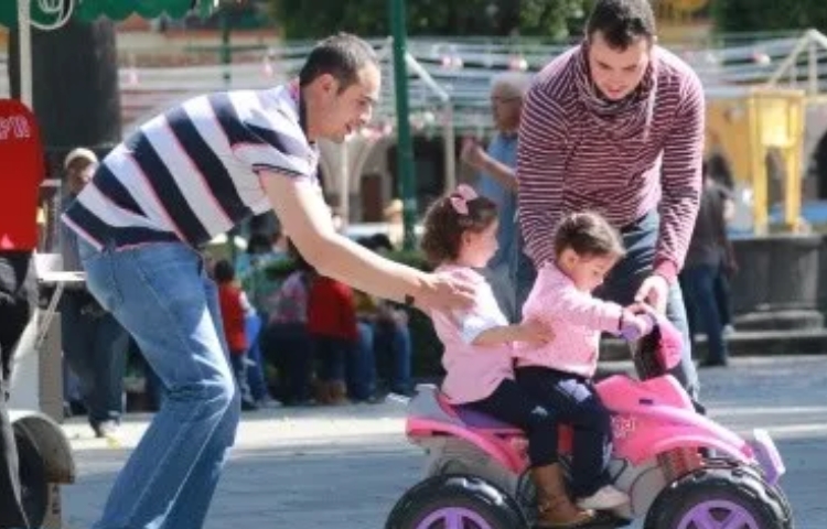 Conductor arrolla a familia que cruzaba avenida en Sonora