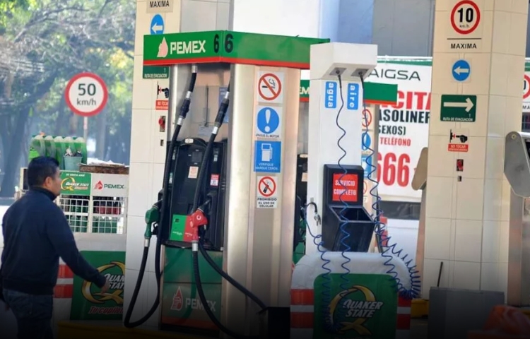 Automovilistas enfrentan desabasto de gasolina en Nuevo León