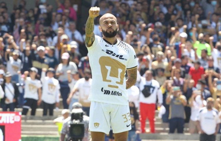 Dani Alves deberá pagar a Pumas tras fallo del TAS