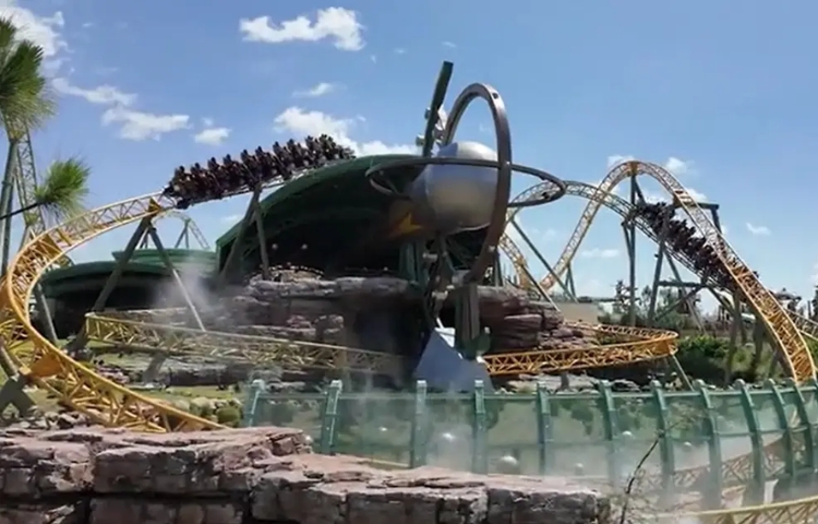 Tragedia en Universal: fallece visitante tras subir a montaña rusa en Florida