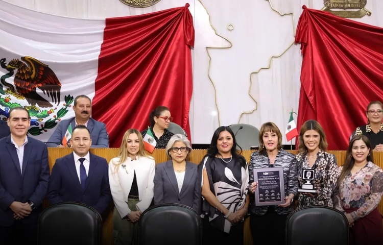 Congreso de Nuevo León rinde homenaje a María Julia Lafuente tras anunciar su retiro