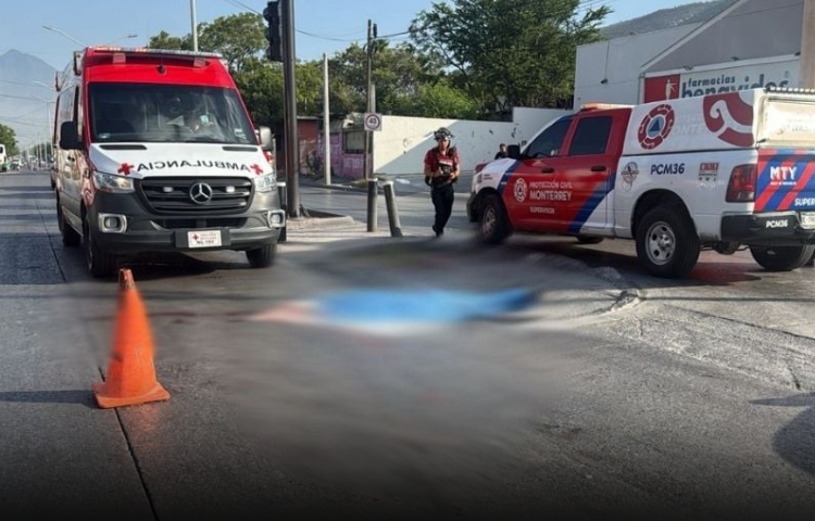 Camión de carga atropella y causa la muerte de un hombre en Monterrey