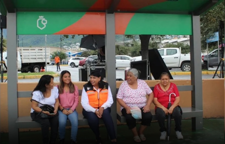 Avanza proyecto de 500 parabuses en Nuevo León