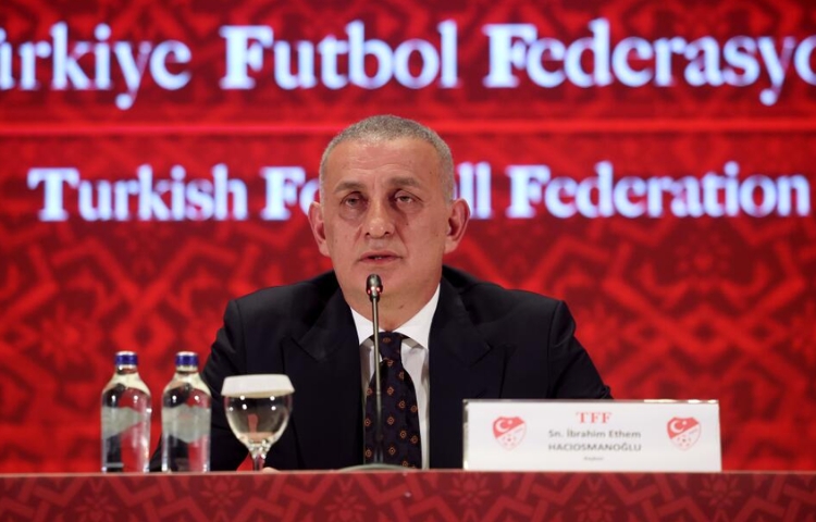 Escándalo en Turquía: más de 100 futbolistas suspendidos por apuestas ilegales