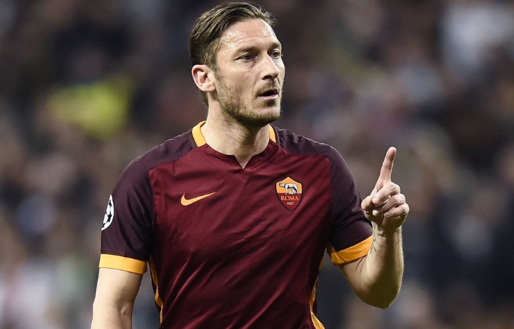 Totti en el ojo del huracán: denuncian al exfutbolista por supuesto abandono infantil