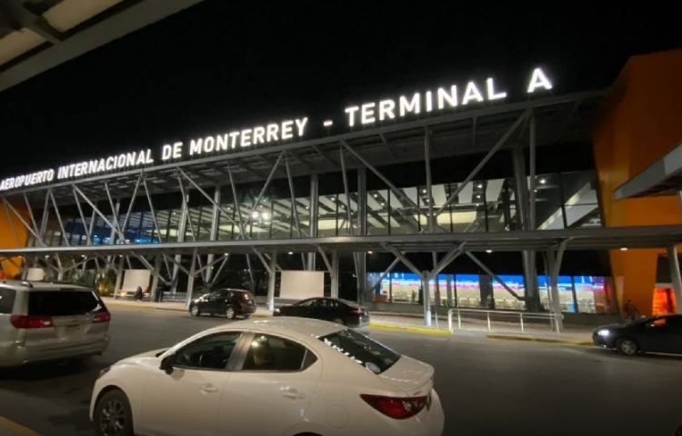 Vuelo de Volaris hace parada en Monterrey por pasajero fuera de control