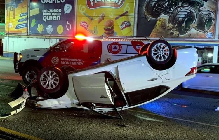 Conductor sufre ataque epiléptico en avenida Gonzalitos