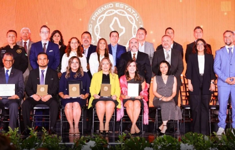 Histórico en Nuevo León; Primera mujer recibe el máximo Premio Estatal de Ciencia
