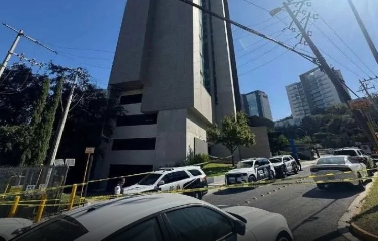 Mujer pierde la vida mientras limpiaba un balcón en San Pedro Garza García