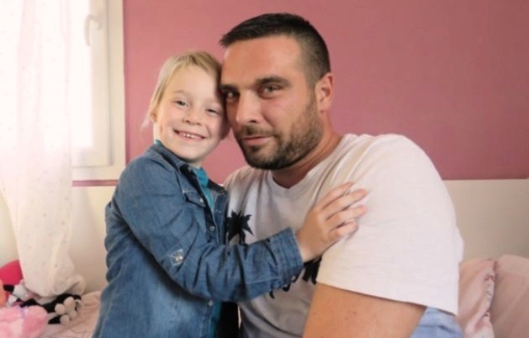 Le donaron 350 días de sus vacaciones para no dejar sola a su hija con cáncer