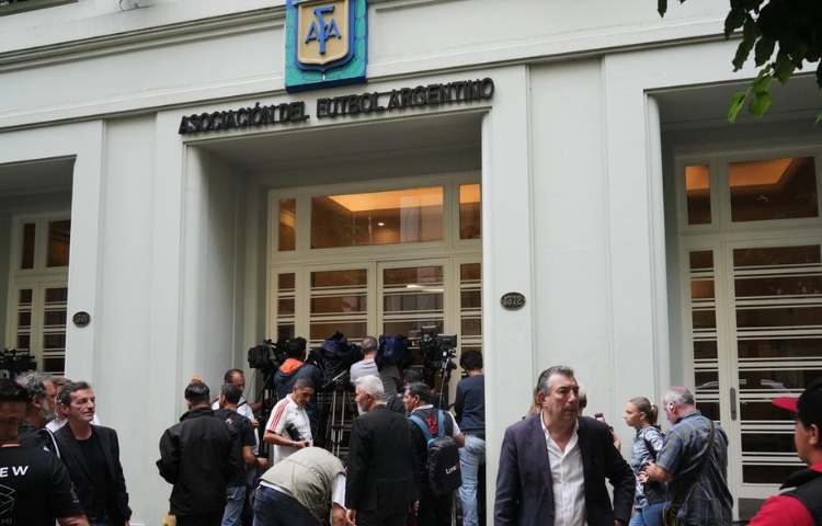 Megaoperativo sacude al futbol argentino: AFA y 18 clubes, bajo la lupa por presunto lavado