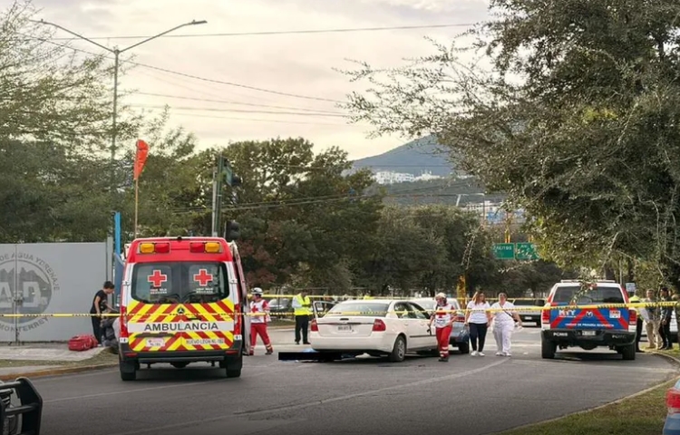 Presunto infarto provoca la muerte de un conductor en Monterrey