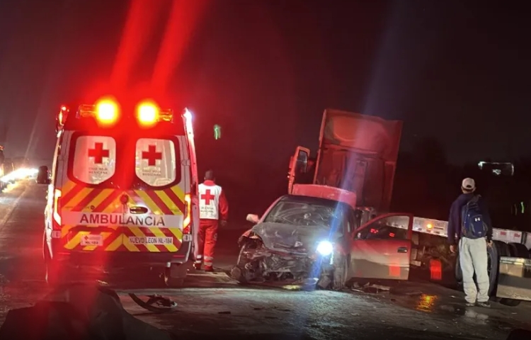 Accidente múltiple provoca cierre de la carretera a Monclova en Escobedo