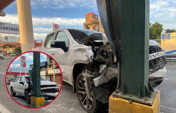 Se estrella camioneta contra señalamiento en Monterrey; conductor bajo posible influencia del alcohol