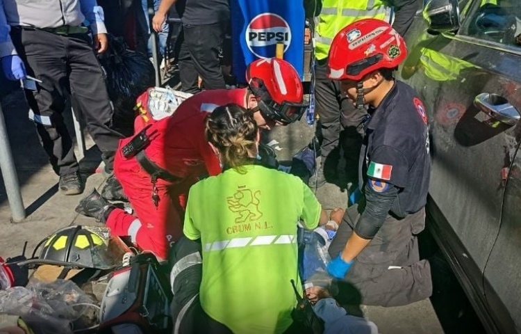 Hombre fallece tras desvanecerse en el Centro de Monterrey