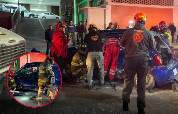 Impacto entre camión y auto deja a un hombre prensado en el Centro de Monterrey