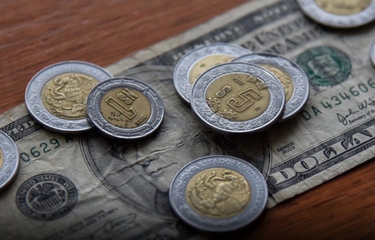 El dólar sigue débil y el peso se fortalece