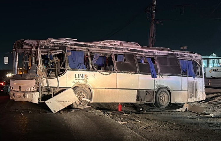 Volcadura de transporte de personal deja siete personas lesionadas en Escobedo