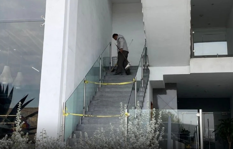 Fallece mujer tras caer de plaza comercial en San Pedro
