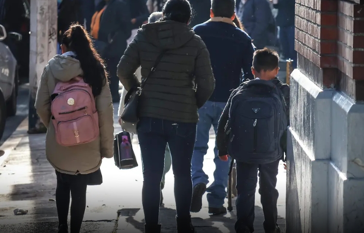 Regresan a clases en Nuevo León luego de bajas temperaturas