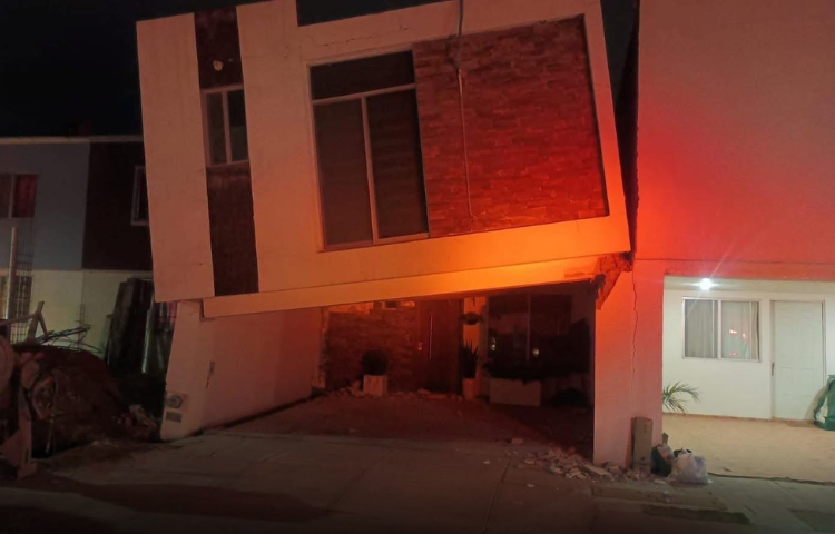 Fuerte estruendo y daños obligan a evacuar casa en Durango