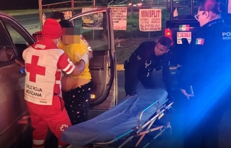 Policías de Monterrey ayudan a mujer a dar a luz en avenida Paseo de los Leones
