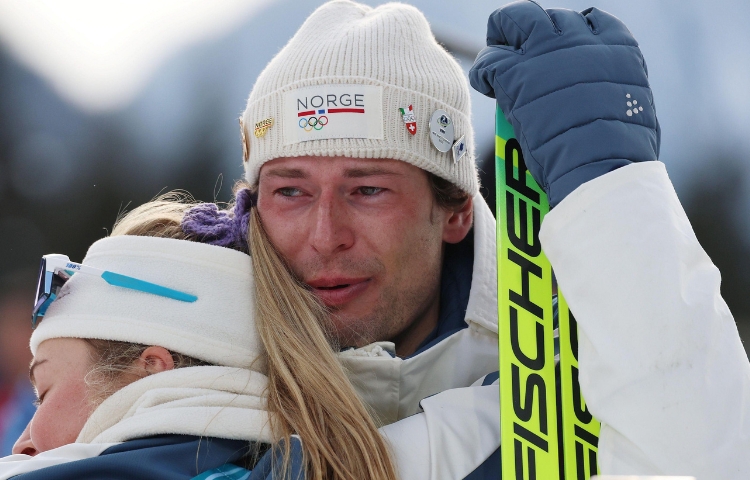 Medallista olímpico noruego admite error personal en plena entrevista