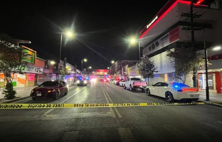 Balacera en avenida Juárez de Monterrey deja víctimas graves y continúa la investigación