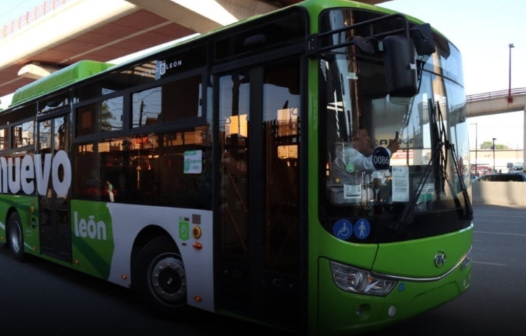 Anuncian apoyo en transporte público para más de 47 mil estudiantes en NL