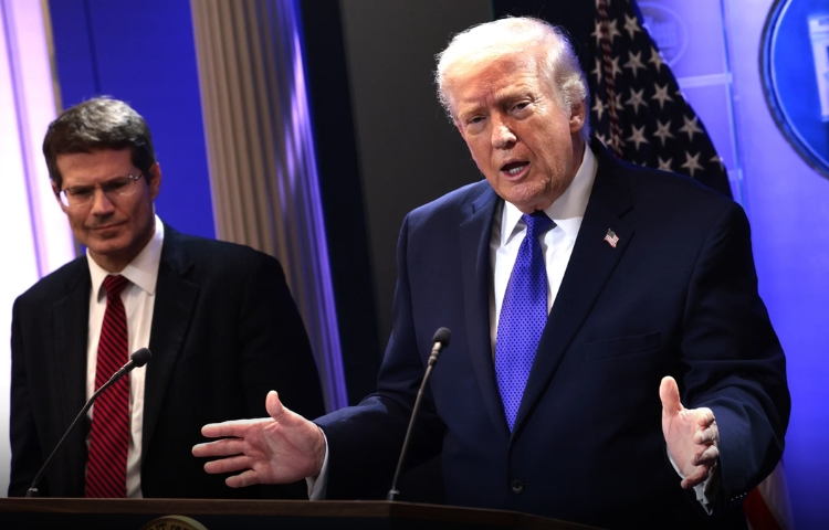 Donald Trump anuncia arancel global del 10%