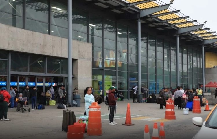 Mujer pierde la vida en sala de espera de la Central de Autobuses