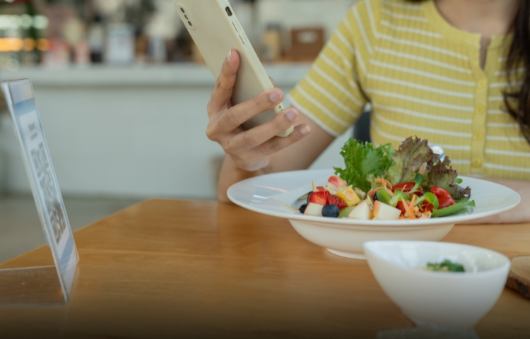 ¡Ojo con los códigos QR! Crecen fraudes en restaurantes, alerta oficial