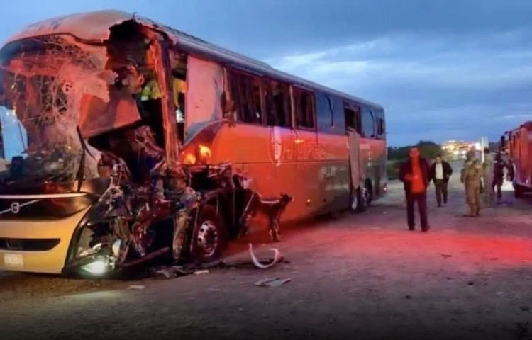 Choque en Sonora deja 5 muertos y 25 heridos